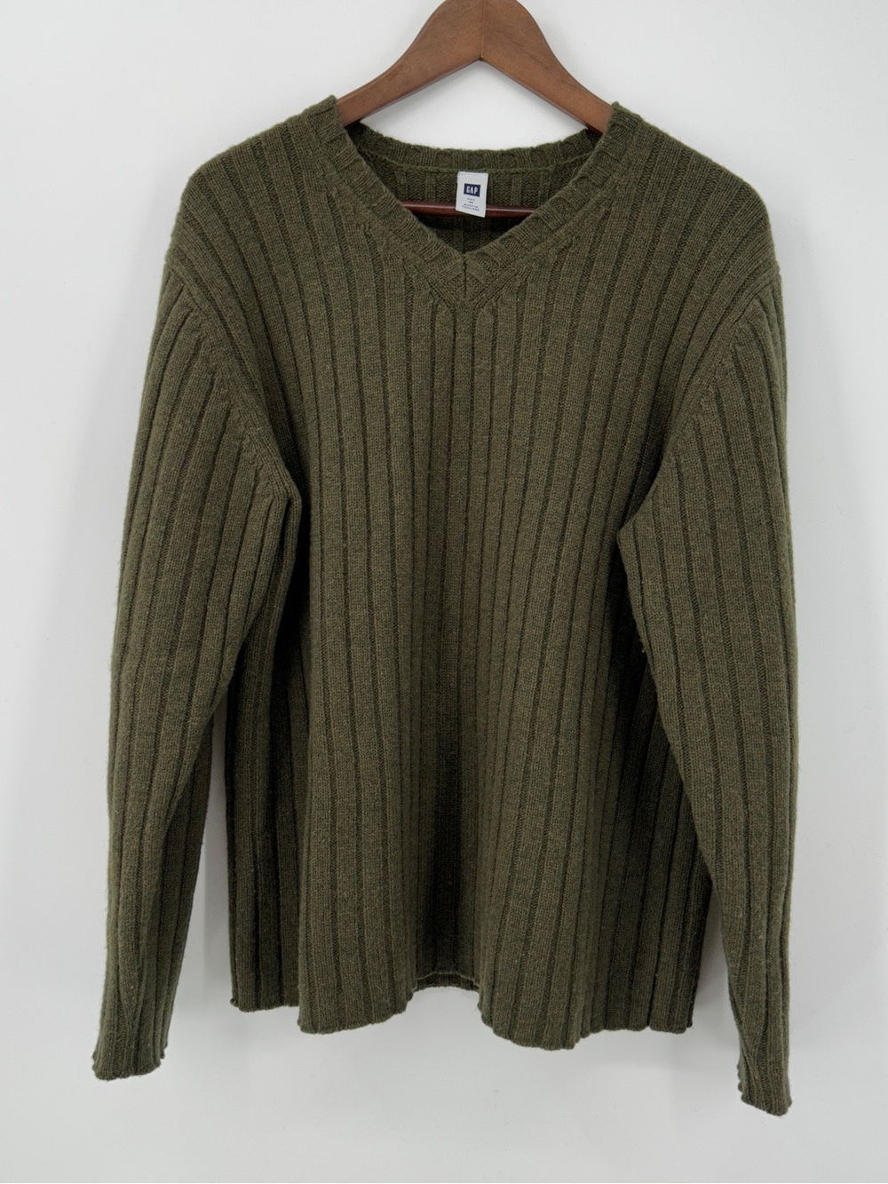 GAP Vintage 100% Lamb Wool Olive Ribbed V-Neck Sweater Size M